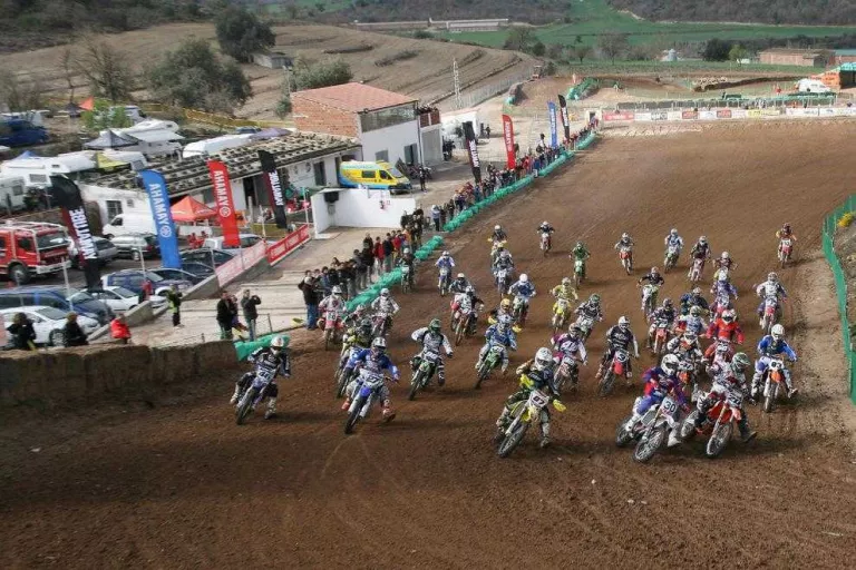 Campionat 'vintage' a Lleida amb motos dels anys noranta