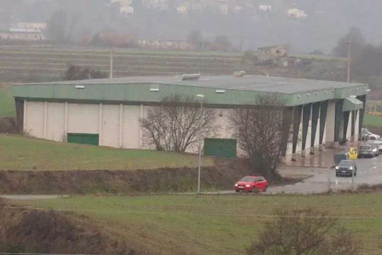 Artesa inverteix un milió en una nova coberta per al pavelló