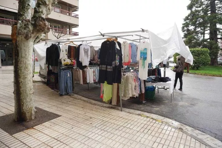 El Mercat de Rebaixes de Balaguer, deslluït per la pluja