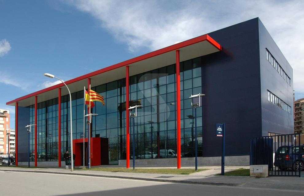 Detingut per robar en quatre cotxes aparcats a Príncep de Viana