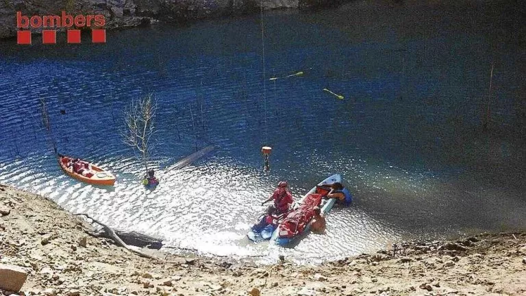 Greu al caure d'uns deu metres al riu a Mont-rebei