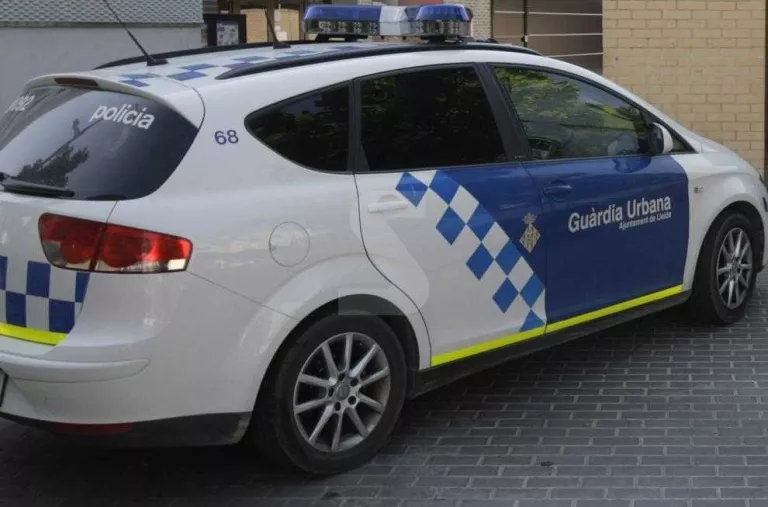 Un conductor ebri atropella una jove i fuig a Cappont
