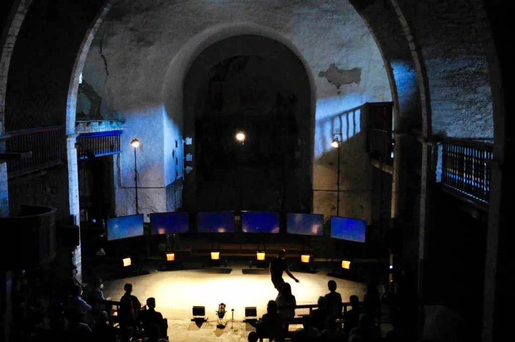 El Ballarí i coreògraf Roberto Olivan inaugura un Dansàneu adaptat a la Covid-19