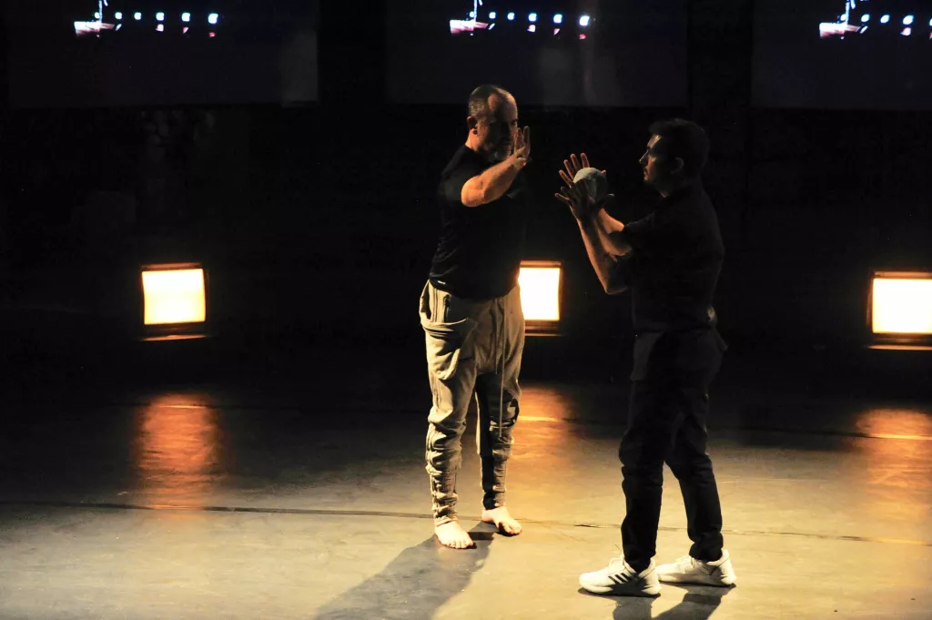 El Ballarí i coreògraf Roberto Olivan inaugura un Dansàneu adaptat a la Covid-19