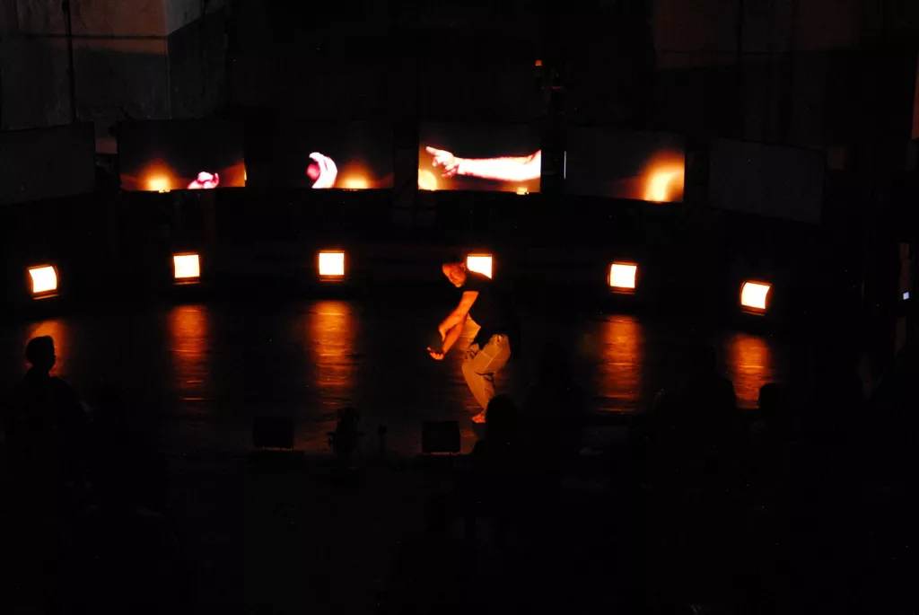 El Ballarí i coreògraf Roberto Olivan inaugura un Dansàneu adaptat a la Covid-19