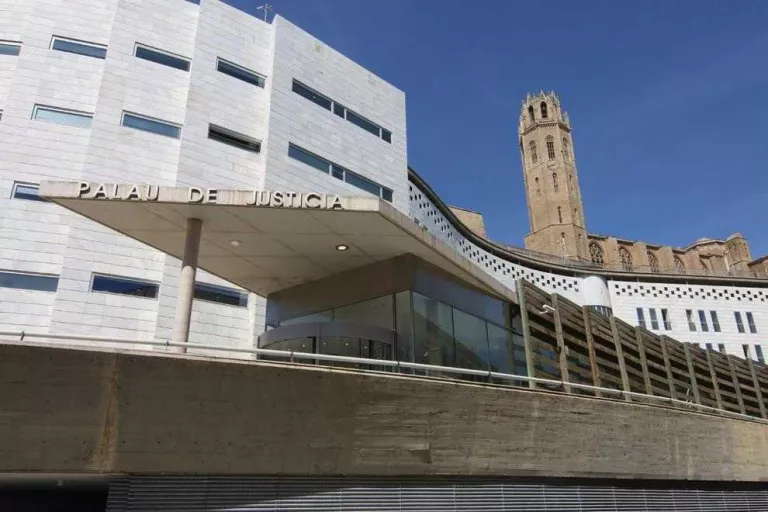 La Paeria insta a posar fi a la vigilància contínua dels Mossos als jutjats
