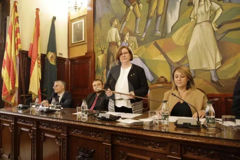Perelló assumeix la Diputació amb "tristesa" i promet fidelitat als municipis