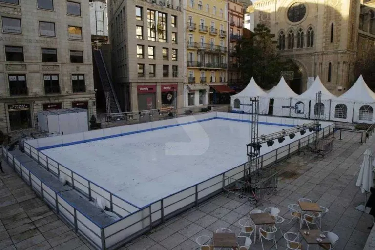 Instal·lada la pista de gel de Lleida