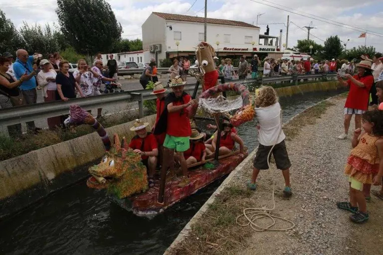 Els 'superbarrufets' guanyen la 28a edició de la Transsèquia del Camí de Montcada