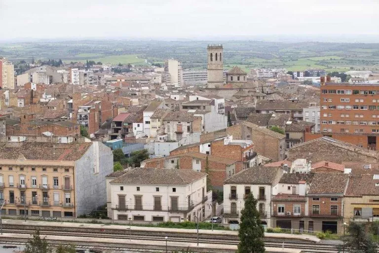 Els ajuntaments congelen l'IBI i creen taxes per compensar la pèrdua d'ingressos