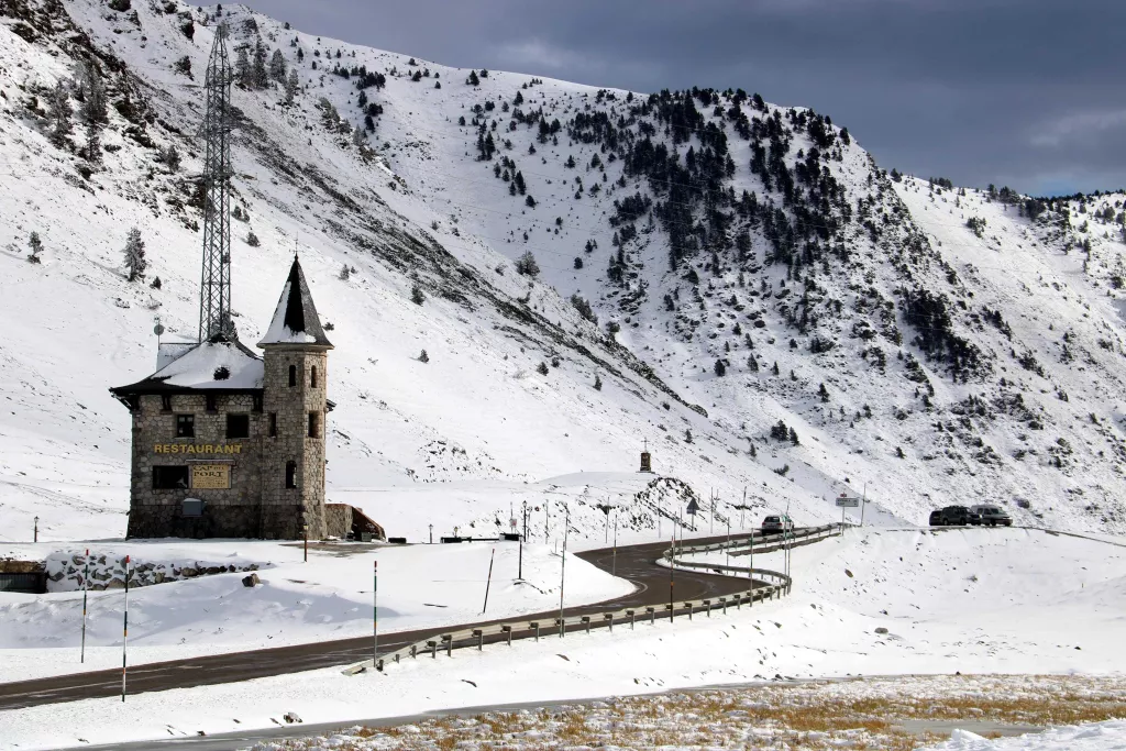 ⏯️ La neu tenyeix de blanc les estacions d'esquí del Pirineu