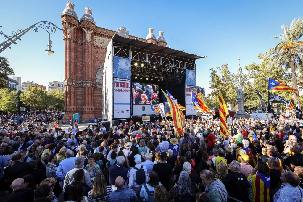L'acte unitari de les entitats independentistes per l'1-O congrega 11.000 persones