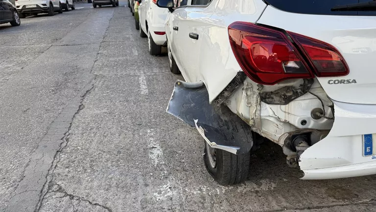 Es dona a la fuga després de xocar a alta velocitat contra tres cotxes a Mollerussa