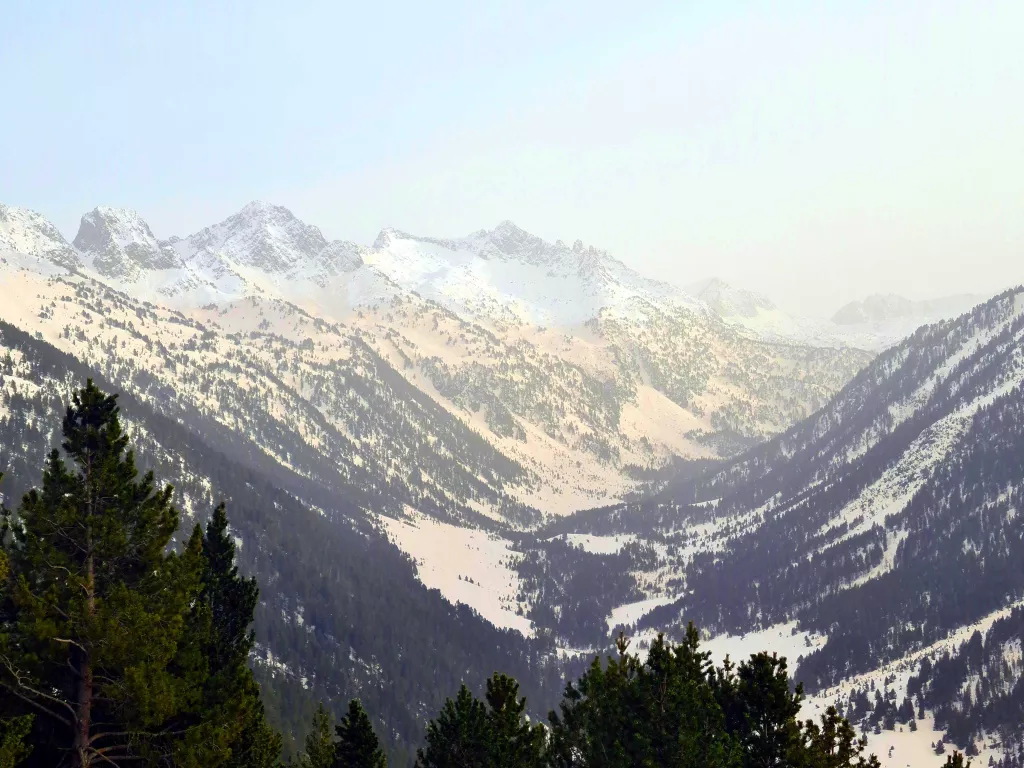 ⏯️ La pols sahariana comença a tenyir de marró la neu del Pirineu