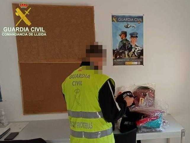 Intervenen prop del mercat de Torrefarrera roba falsificada valorada en uns 4.600 euros