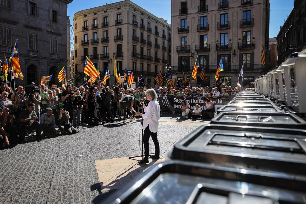 ⏯️ L'ANC commemora l’aniversari de l'1-O amb un mur d'urnes