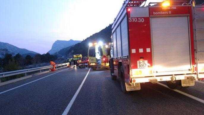 Mor el conductor d'un vehicle en xocar amb la porta d'un magatzem a Sant Ramon, a la Segarra