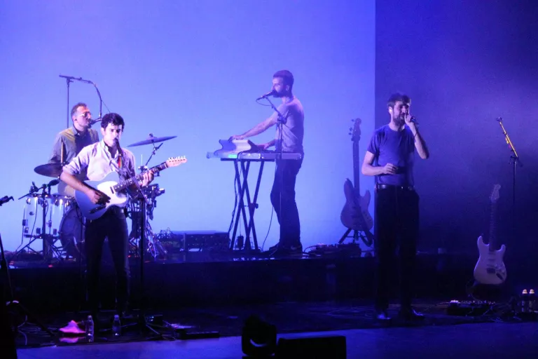 Manel referma el seu vincle amb Tàrrega amb un aplaudit concert al Teatre Ateneu
