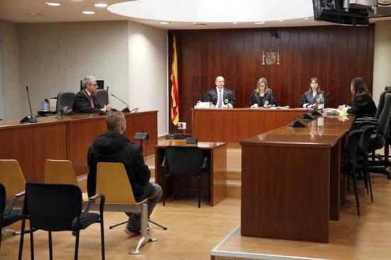 Un home de 37 anys accepta dos anys de presó per mantenir una relació sentimental amb una noia de 14 anys a Vilaller