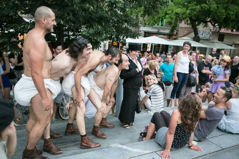 Els lleidatans Fadunito atansen el seu ‘Adopted’ a un festival d’Israel