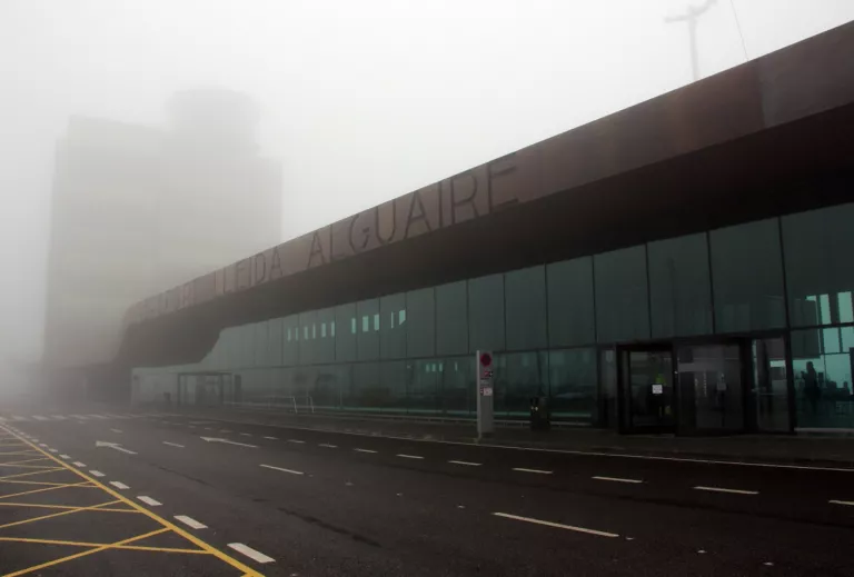 La boira desvia de nou els vols britànics que havien d'aterrar a Alguaire