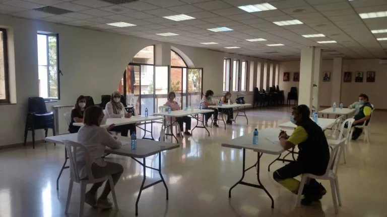 Educadors per a realitzar tasques informatives sobre la Covid-19