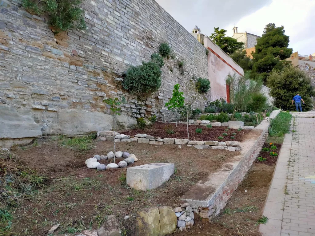 Voluntaris milloren la zona del Portal dels Pous de Cervera