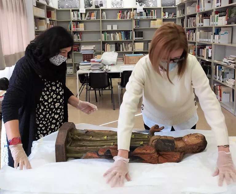Arriba a Balaguer la talla gòtica adquirida el 2019 per la Generalitat en una subhasta