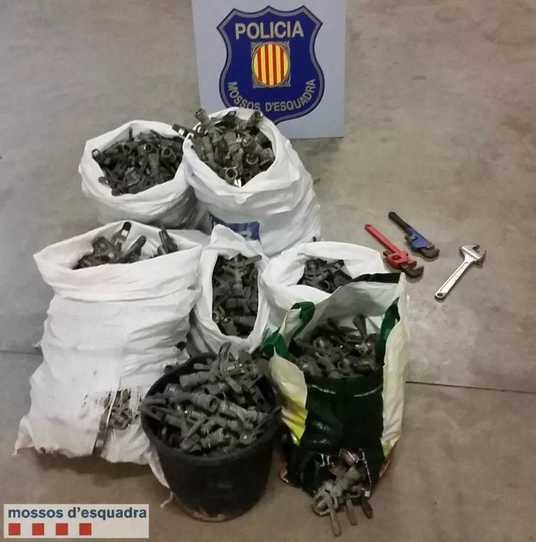 Dos detinguts per robar més de 4.500 aspersors a la Noguera i al Segrià