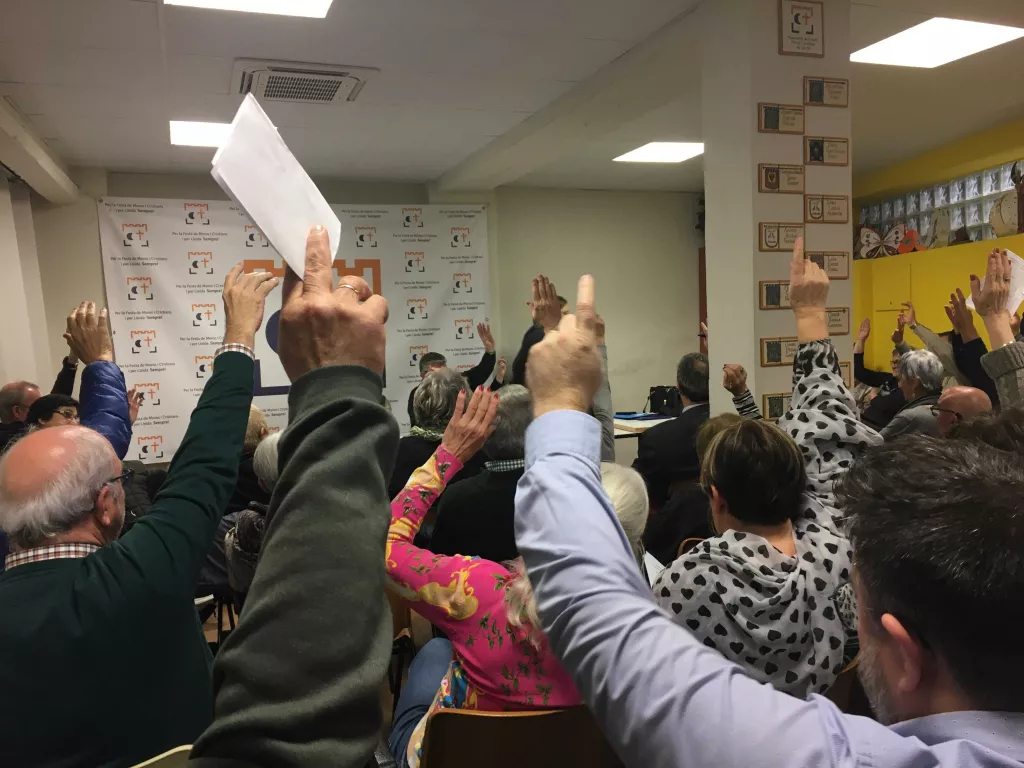 Moros i Cristians refà el pressupost i el programa per la retallada de la Paeria