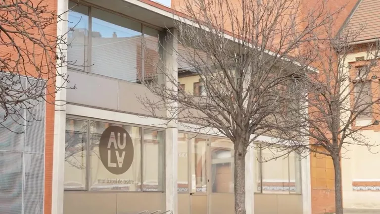 Joventperl’aula convoca una mobilització per denunciar la nova licitació de l’Aula de Teatre