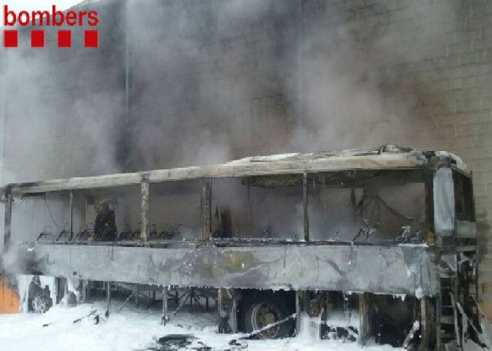 S'incendia un autocar a Torres de Segre