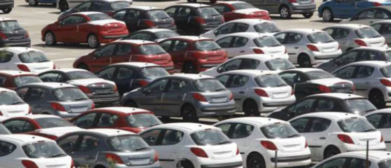 La venda de cotxes acaba el 2016 amb pujades tot i la fi del pla PIVE