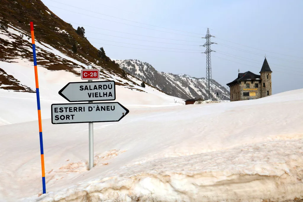 ⏯️ La pols sahariana comença a tenyir de marró la neu del Pirineu