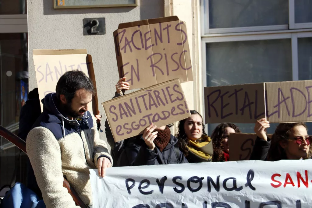 ⏯️ Desenes de sanitaris es concentren als serveis territorials de Salut a Lleida