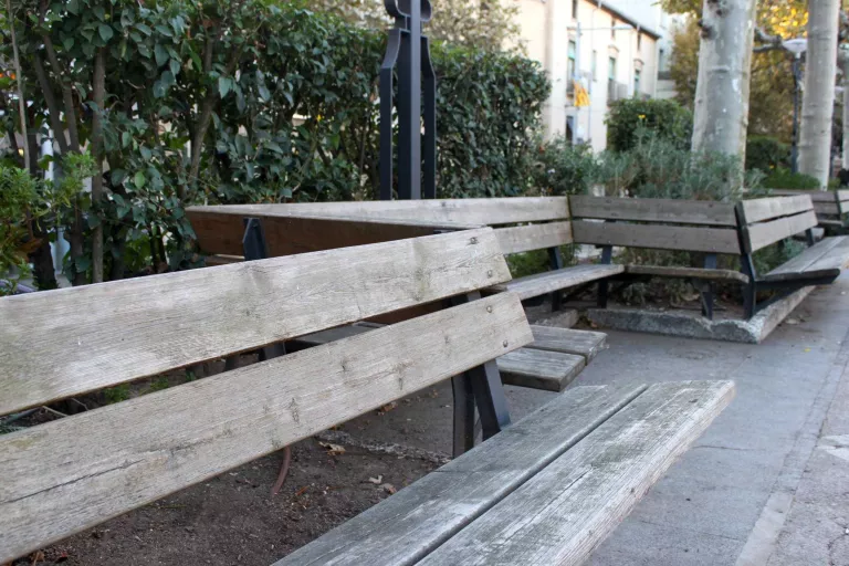 Tàrrega restaurarà els bancs de fusta del municipi