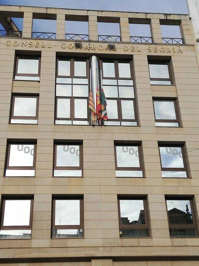 Banderes a mig pal al Consell Comarcal del Segrià