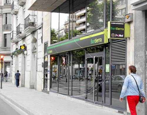 L'Audiència condemna un banc a tornar 78.000 euros a una parella