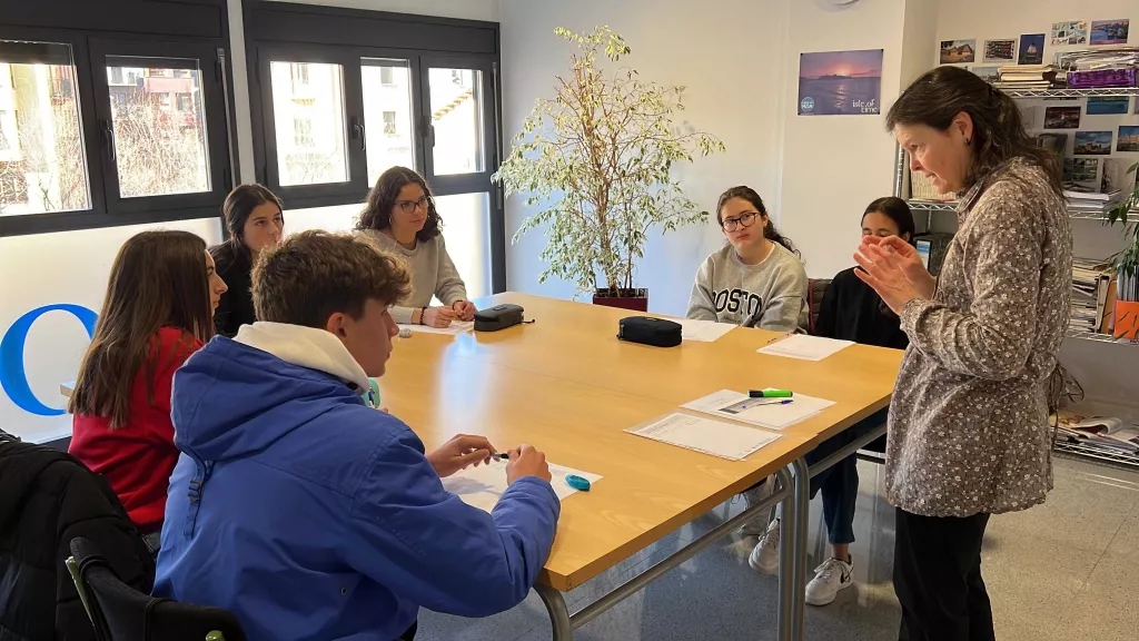 ⏯️ Uns 150 alumnes d'ESO de l'Alt Urgell participen en un concurs de dictat plurilingüe