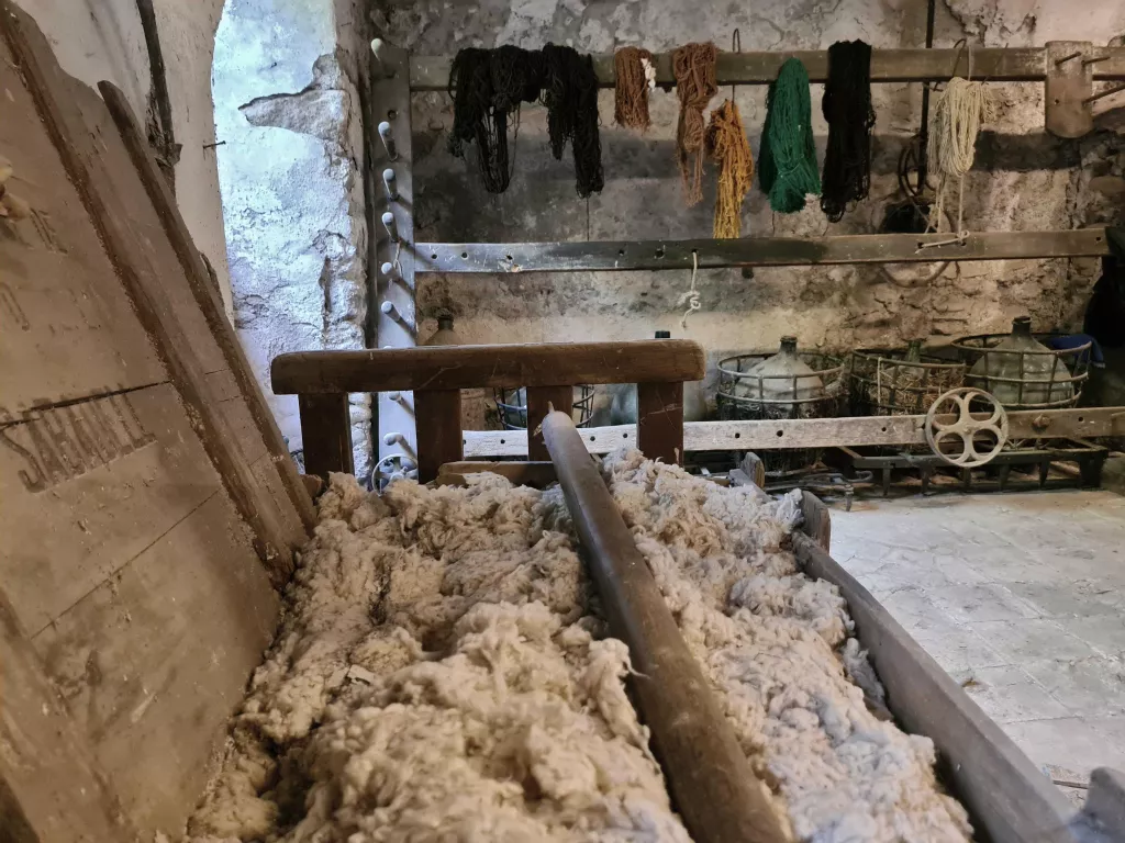 ⏯️ Una històrica fàbrica de mantes del Pallars Jussà reobre per difondre el patrimoni