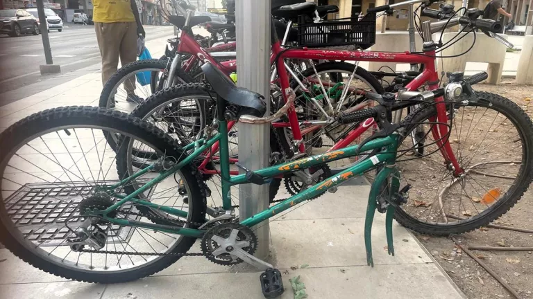 La Policia Local de Mollerussa retira una trentena de bicicletes abandonades