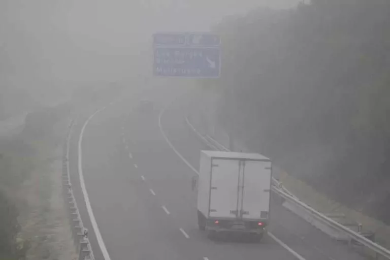 L'autopista activa el protocol per la boira i talla tres hores l'AP-2 entre Soses i les Borges Blanques