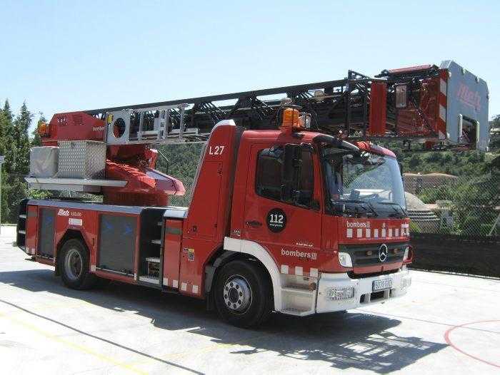 Dues persones intoxicades per fum al cremar la cuina de casa seva
