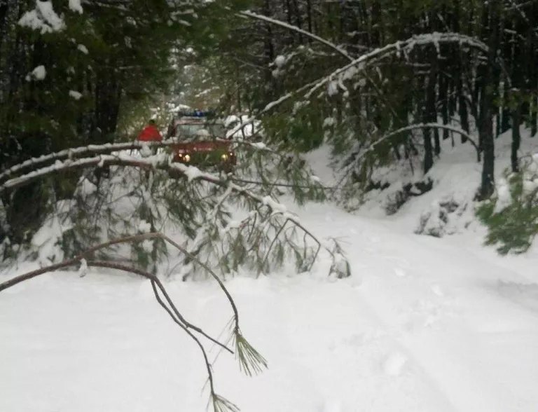 Els bombers evacuen set persones atrapades per les nevades en una casa rural de Coll de Nargó