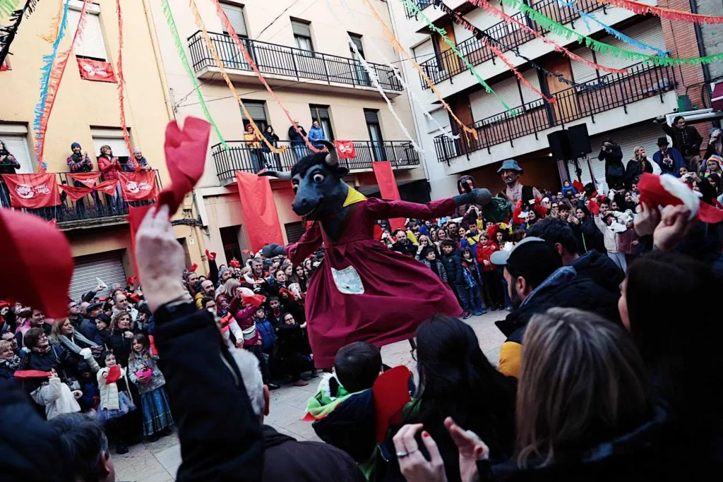 La Festa del Brut i la Bruta de Torà obre la temporada de carnavals