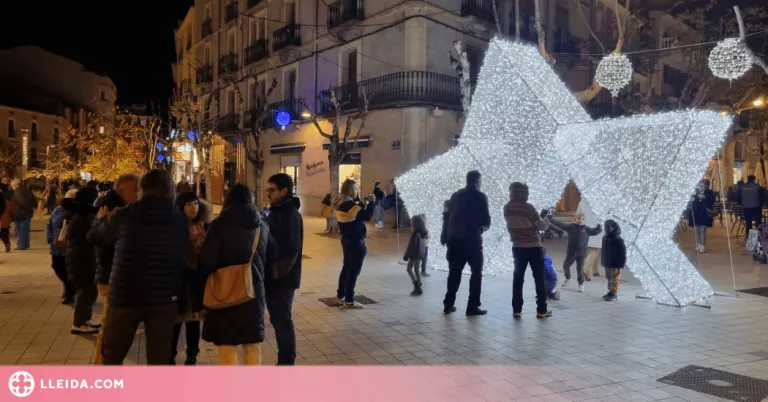 Mollerussa dona el tret de sortida a la campanya de festes amb l’encesa de l’enllumenat nadalenc
