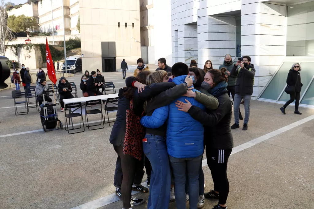 Demanen un any i mig de presó a un jove de la Seu acusat d'agredir dos mossos