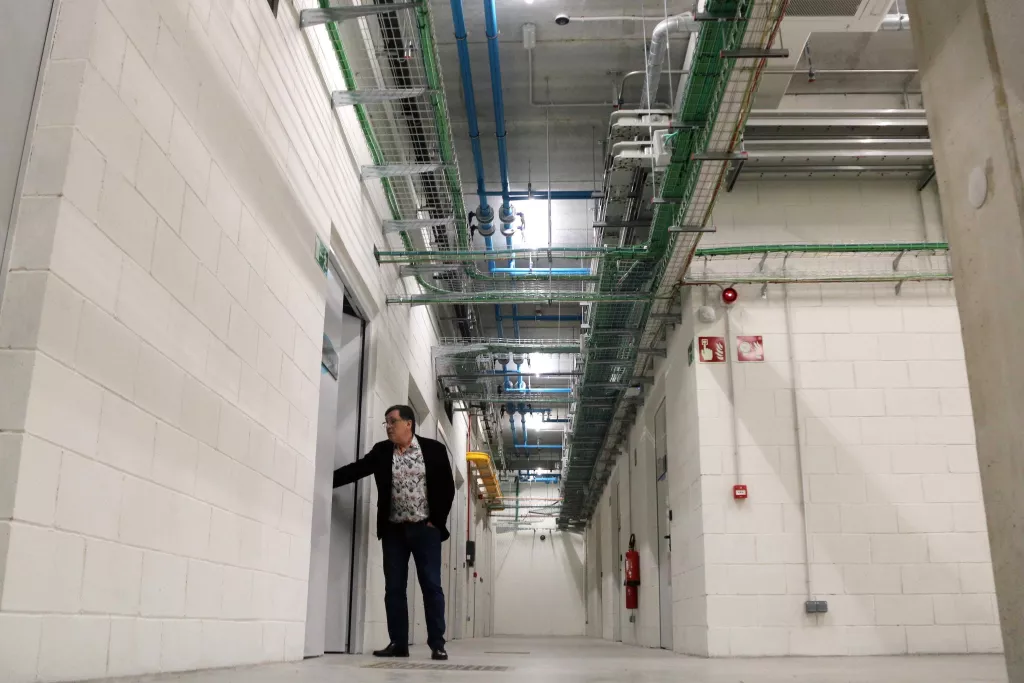 El cable submarí de fibra òptica més llarg del món ancorarà de manera "imminent" a Catalunya