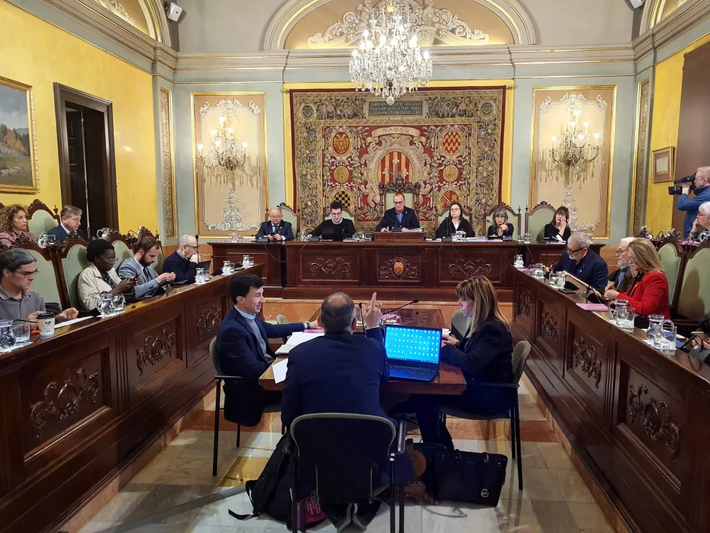 La Paeria de Lleida tira endavant el pressupost per al 2023 amb les abstencions del PSC i el Comú
