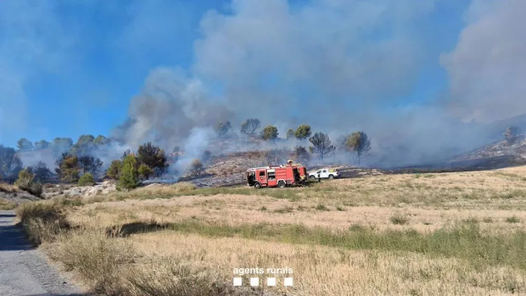 Desconfinen el nucli i les granges d'Alfarràs per la bona evolució de l'incendi al torrent Regal de Viuda
